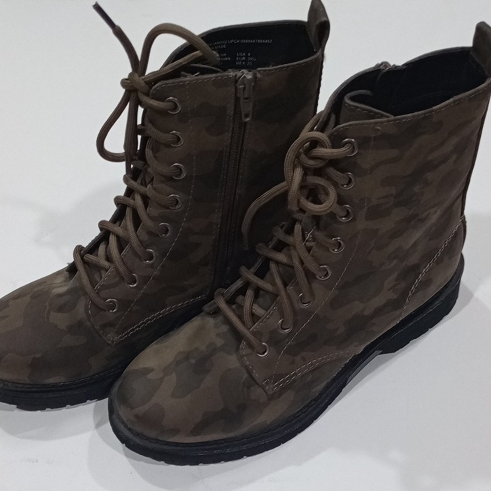 Men's Camouflage Lace-Up Boots